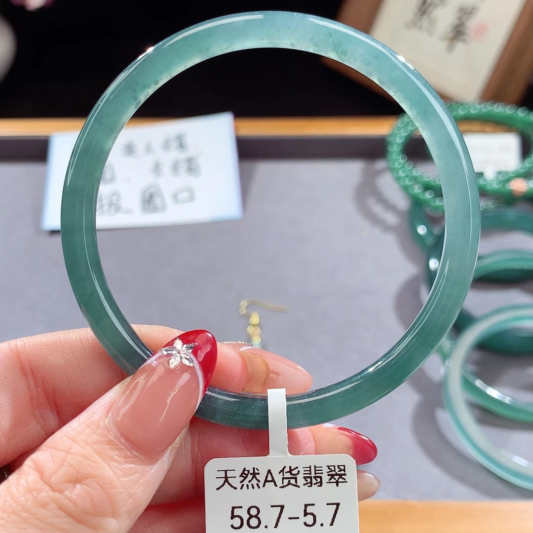 翡翠手镯（圆镯）未镶嵌