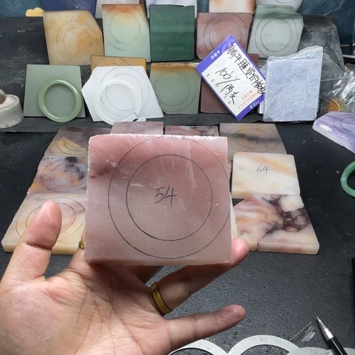 未镶嵌手镯石英质玉（金丝玉）定制手镯
