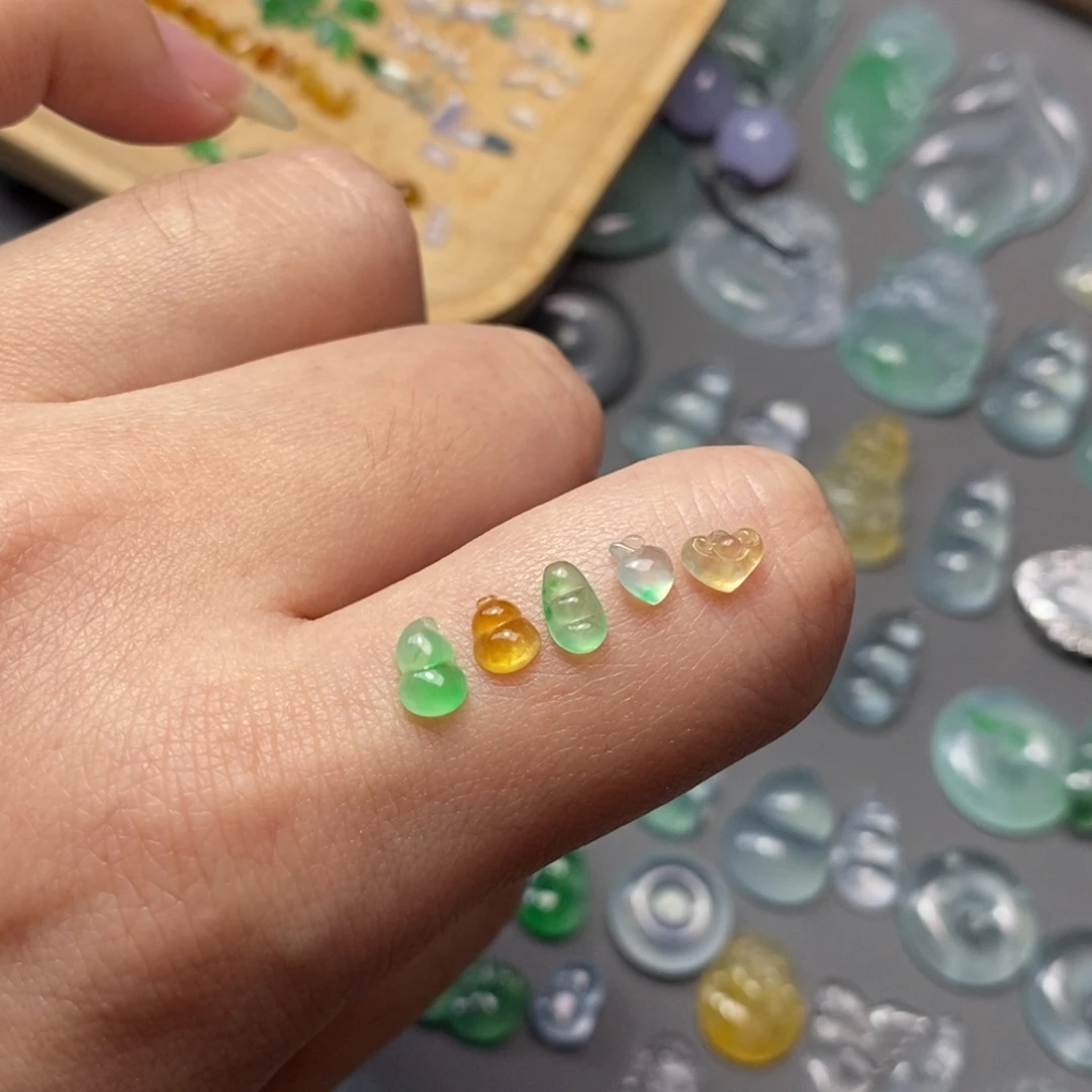 阳***露翡翠未镶嵌颈饰翡翠