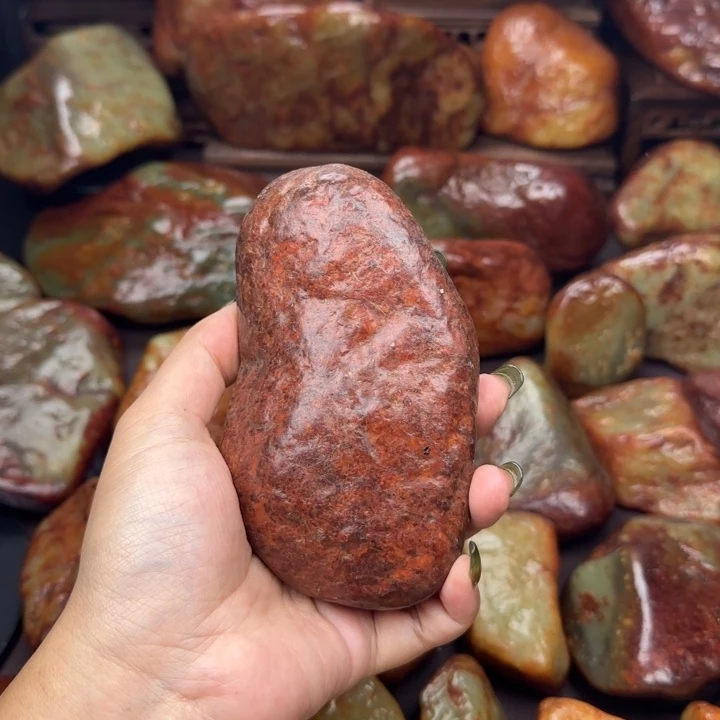 透闪石质玉未镶嵌珠宝奇石