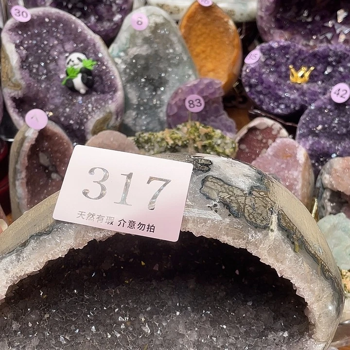 君***正未镶嵌水晶大型摆件（非配饰）