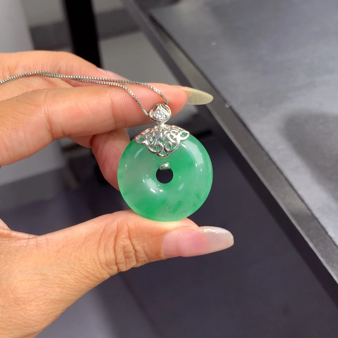 颈饰银S925镶嵌石英质玉（非洲翠）