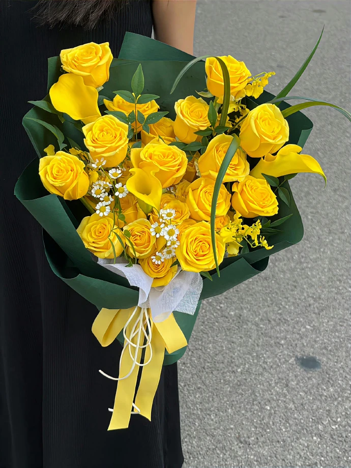 黄玫瑰 昆明鲜花基地直发鲜切花 10支
