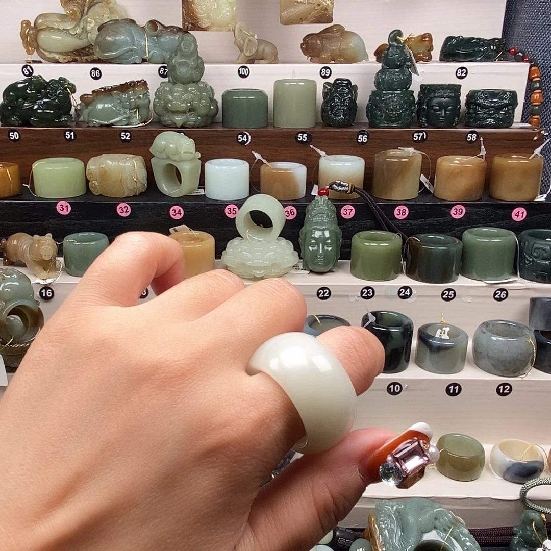 蛇纹石玉未镶嵌戒指内径21.2 宽轮胎