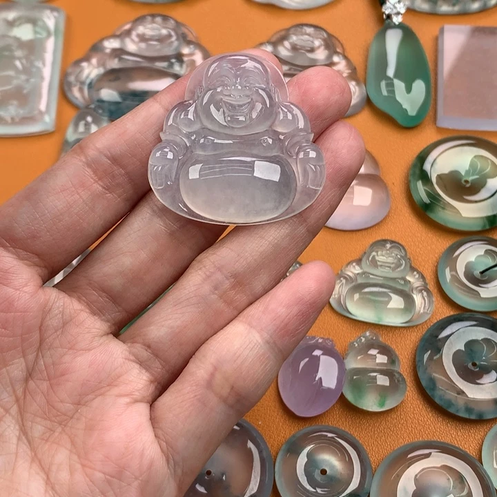 翡翠挂件未镶嵌…..