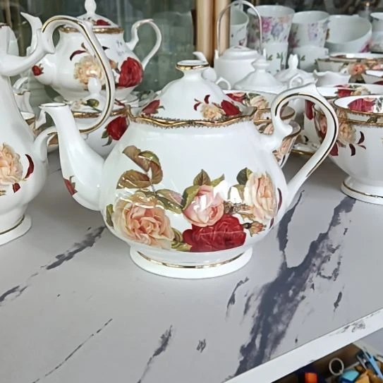 新疆西藏包邮骨质瓷金秋玫瑰手工拍金900毫升茶壶