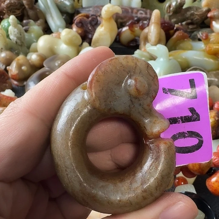 知***足和田玉未镶嵌颈饰
