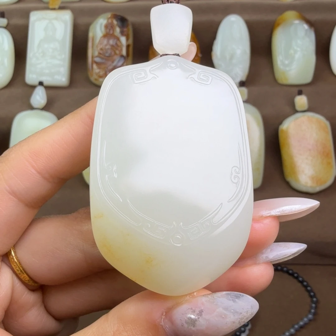 李***粟和田玉未镶嵌挂件