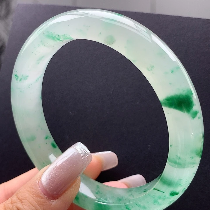 未镶嵌手镯石英质玉