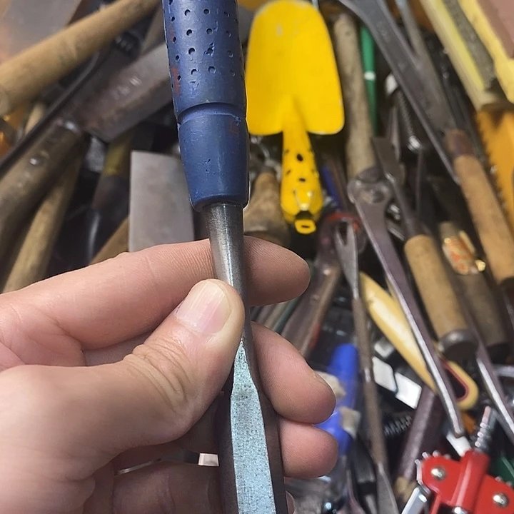 Z****五金工具一个凿子