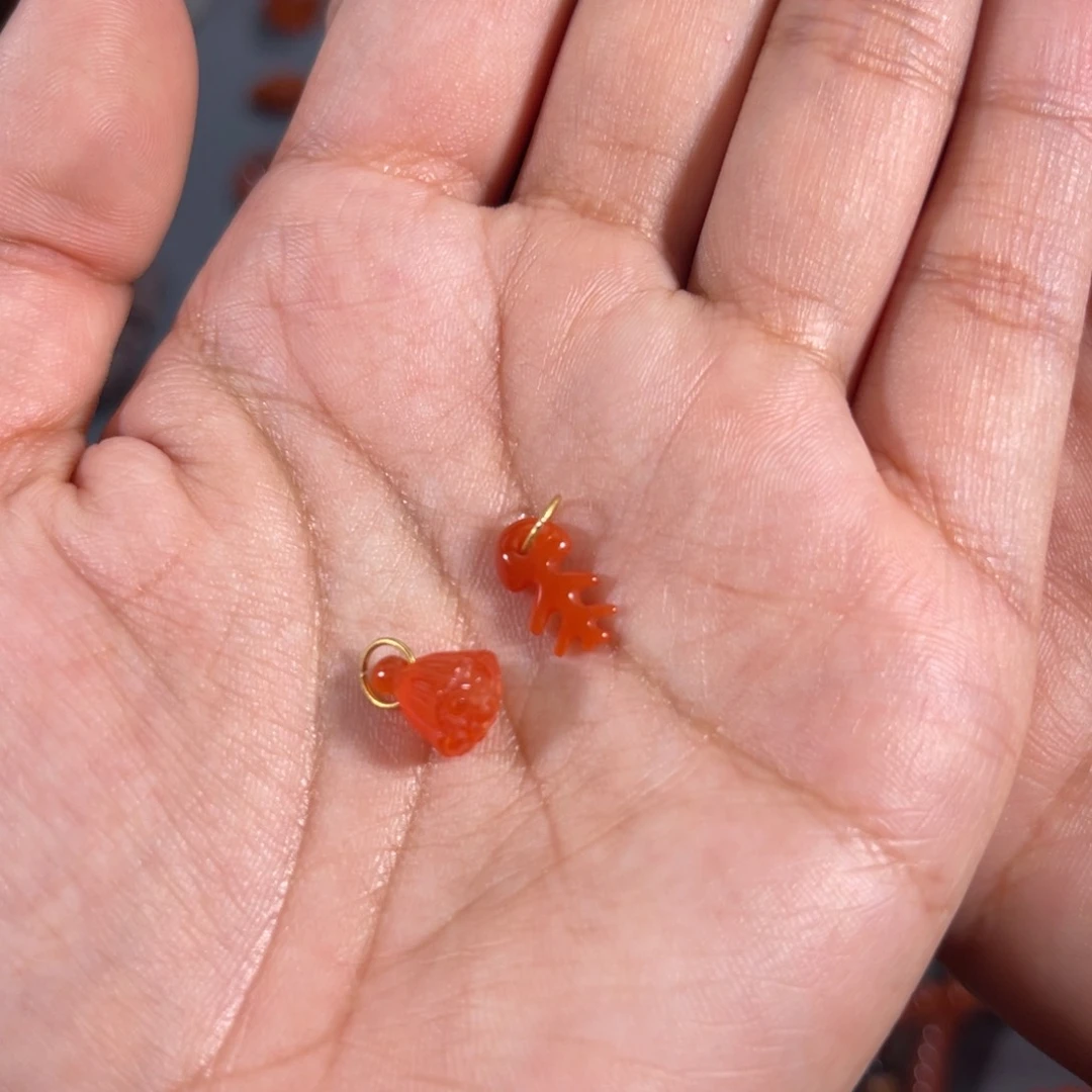 南红玛瑙莲蓬+鱼骨侧挂未镶嵌聪****头