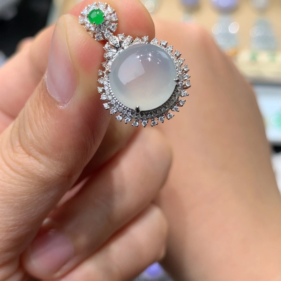 翡翠吊坠(不含链)18K金镶嵌蛋面吊坠