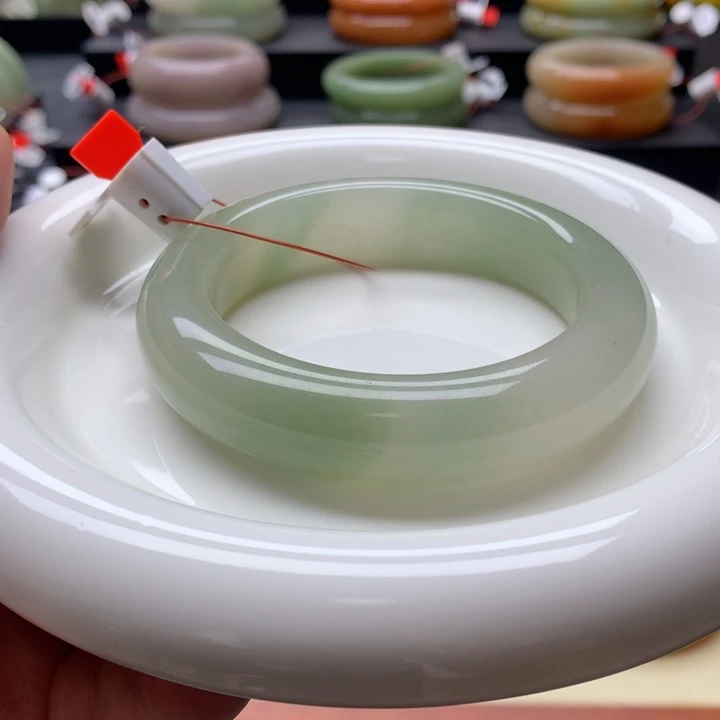 未镶嵌手镯石英岩玉