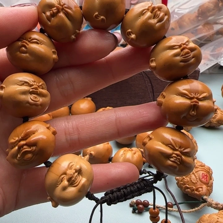 橄榄核手串雕刻工艺