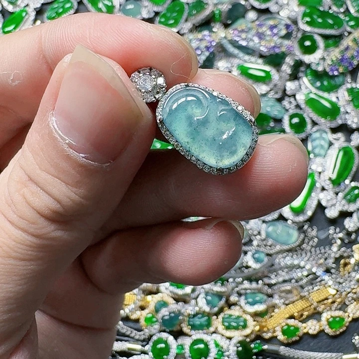 翡翠颈饰未镶嵌天然A货翡翠放漏