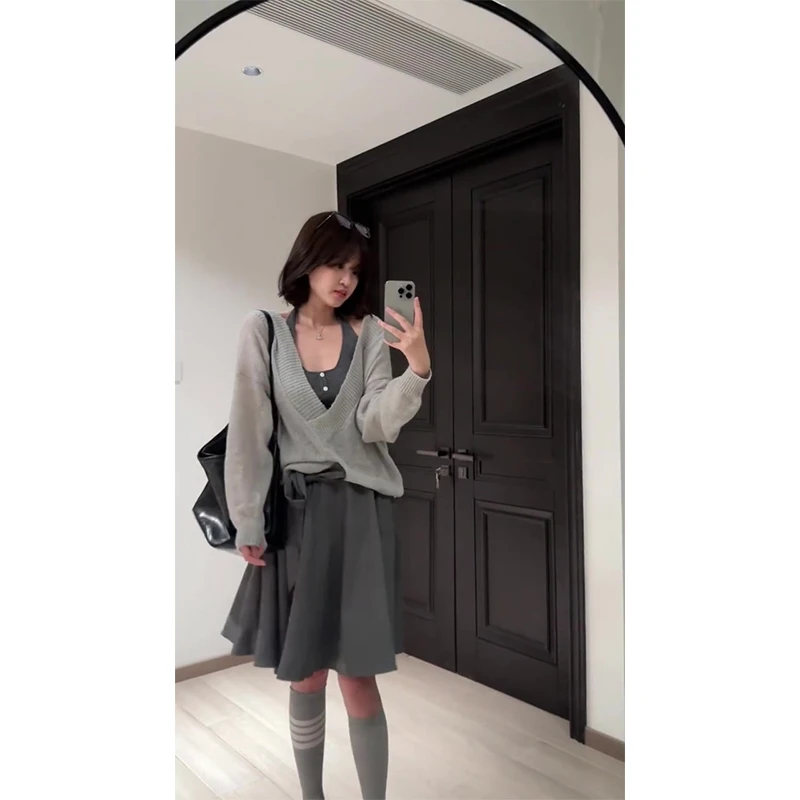 MARIE.COCO格雷系穿搭灰色v领针织衫上衣女秋季气质半身裙两件套