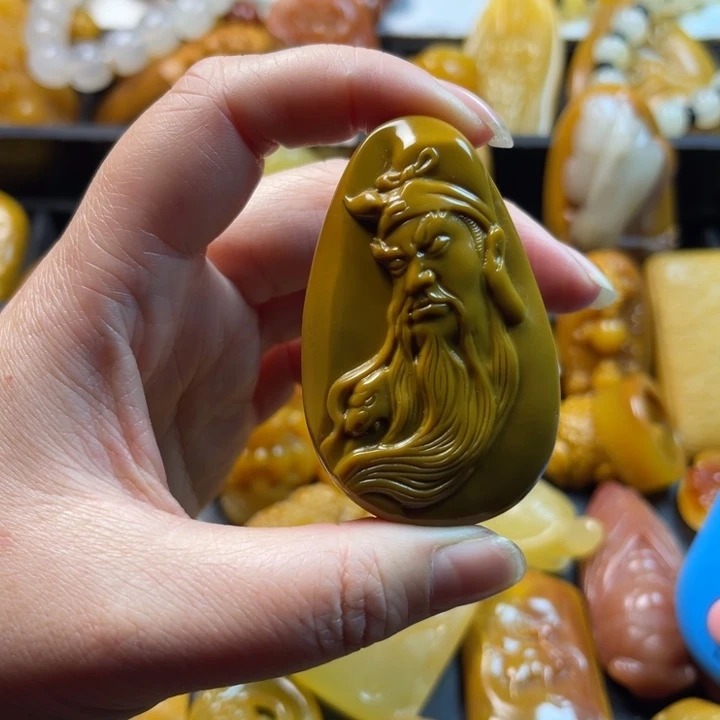 全***画石英质玉未镶嵌颈饰