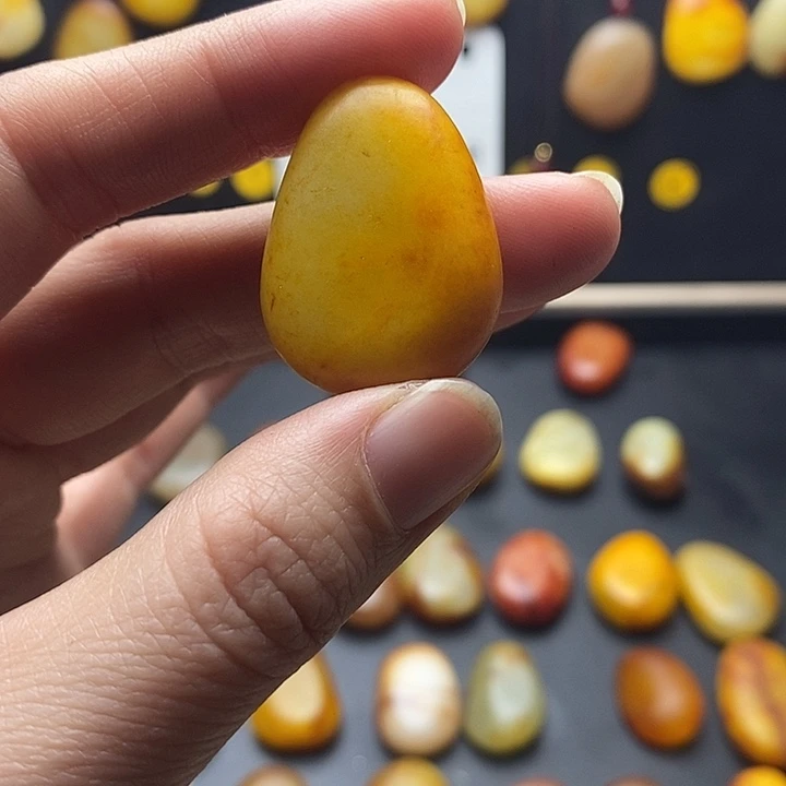 河***年和田玉（糖玉）未镶嵌珠宝半成品