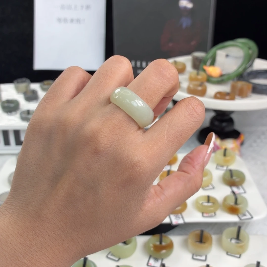 和田玉（糖玉）未镶嵌戒指Q92晴水轮胎18.3不退换