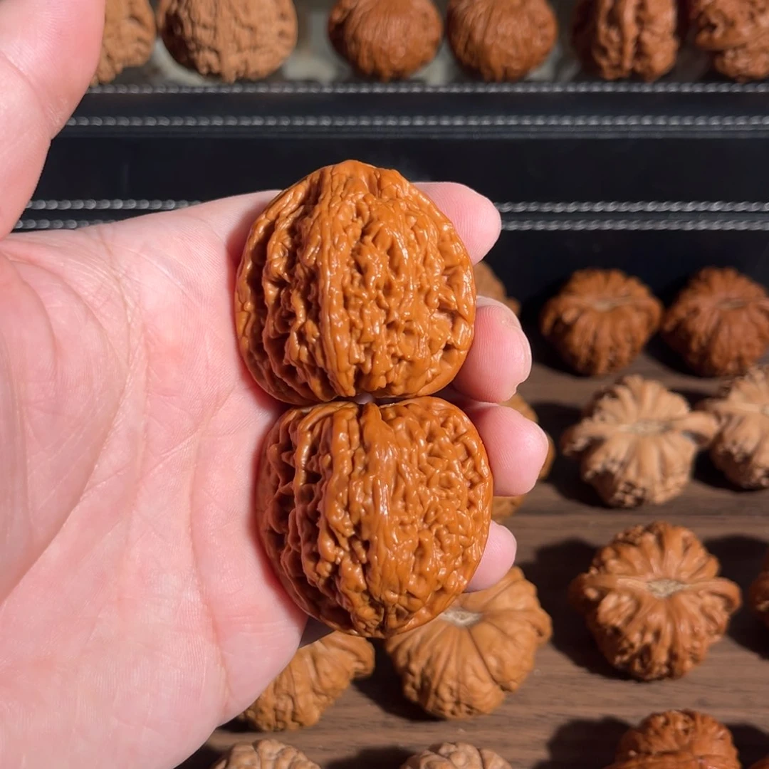 手串/手链核桃41镶嵌虎头王 50克