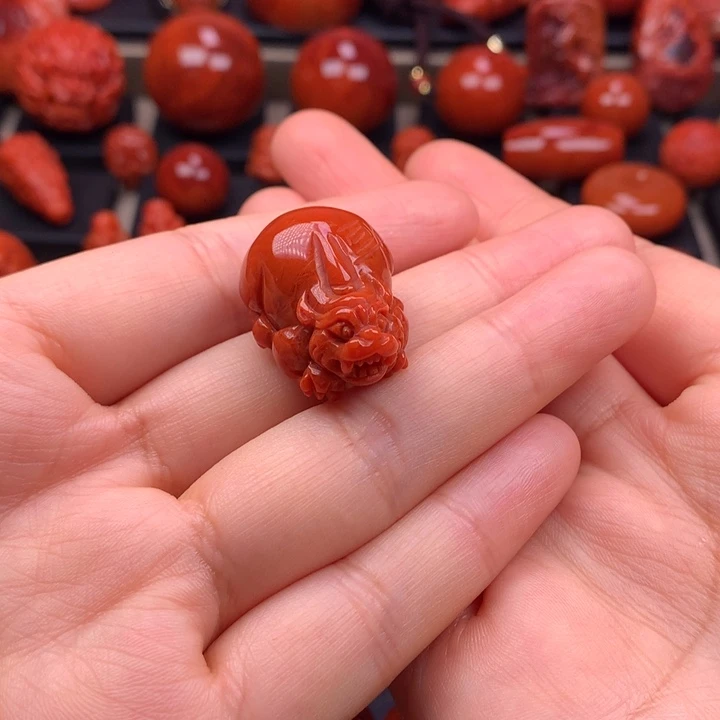 南红玛瑙未镶嵌貔犰吊坠19.5×28