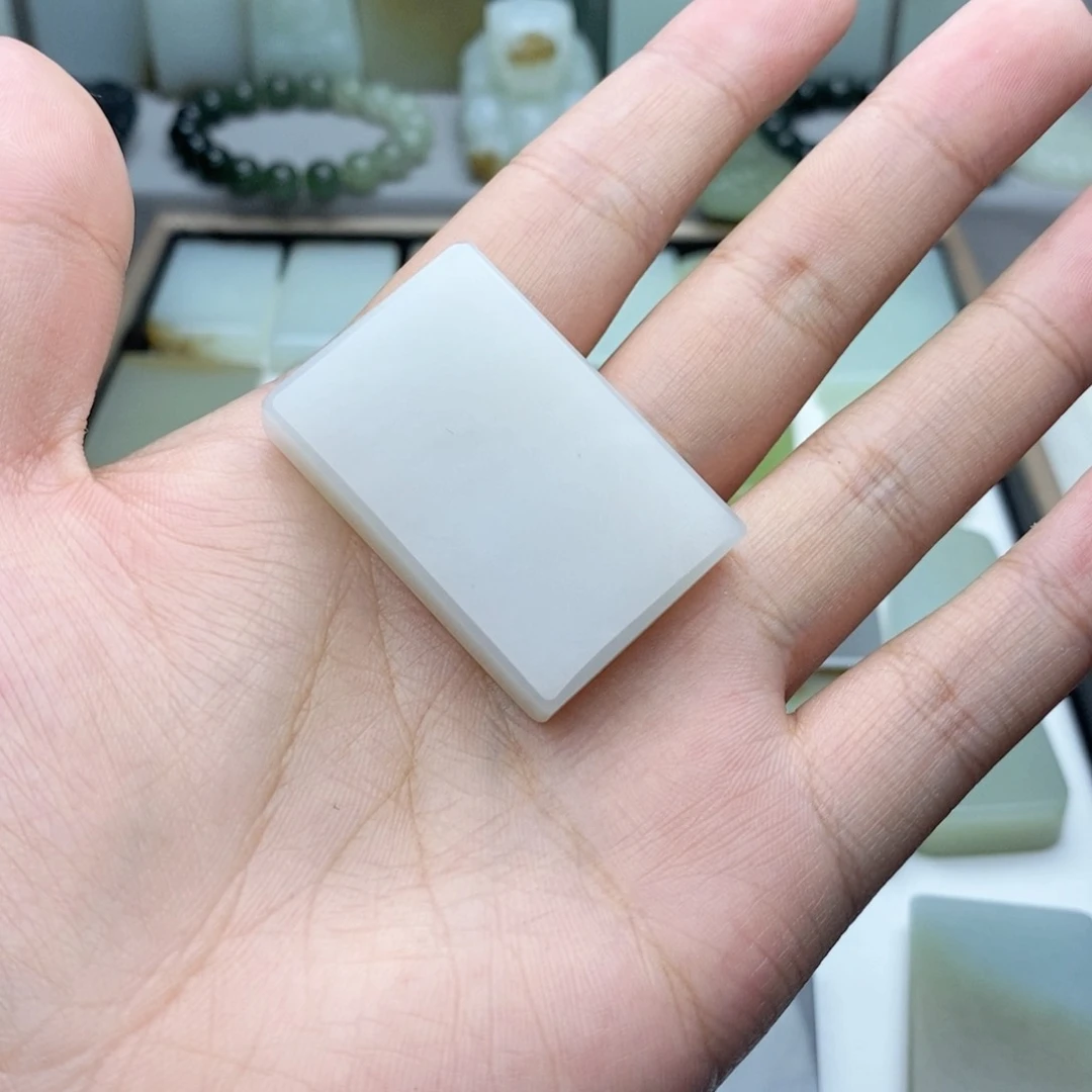 和田玉未镶嵌颈饰小*点