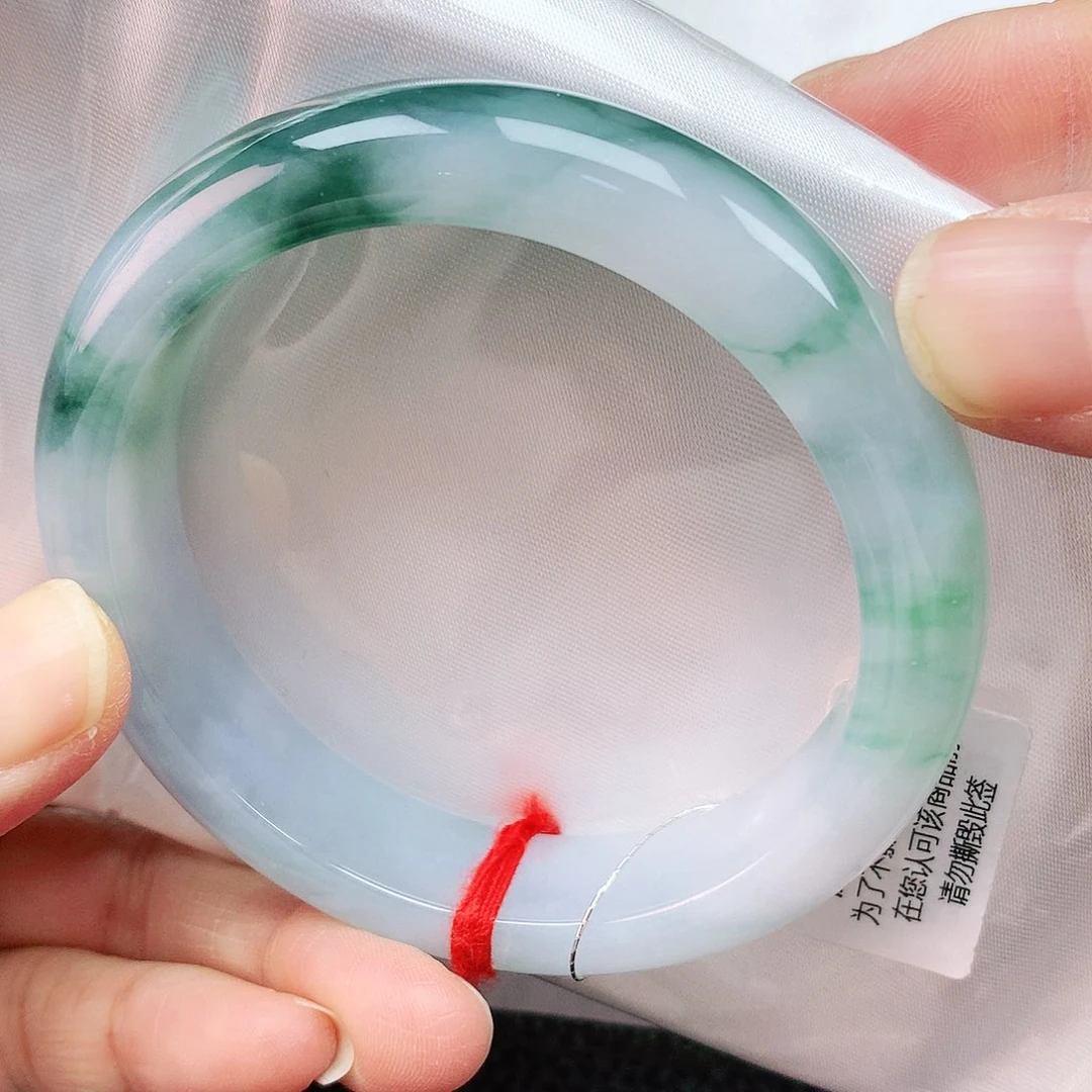 翡翠手镯未镶嵌56圈