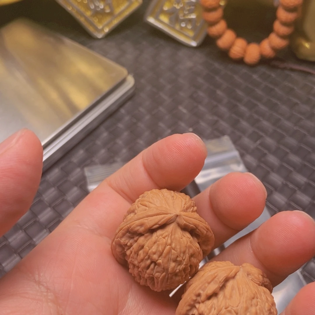 桃核把件纳***川直播间全品白狮子