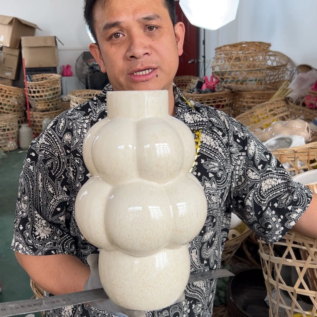 摆件81 号高中低温陶瓷瓶（部分微瑕）