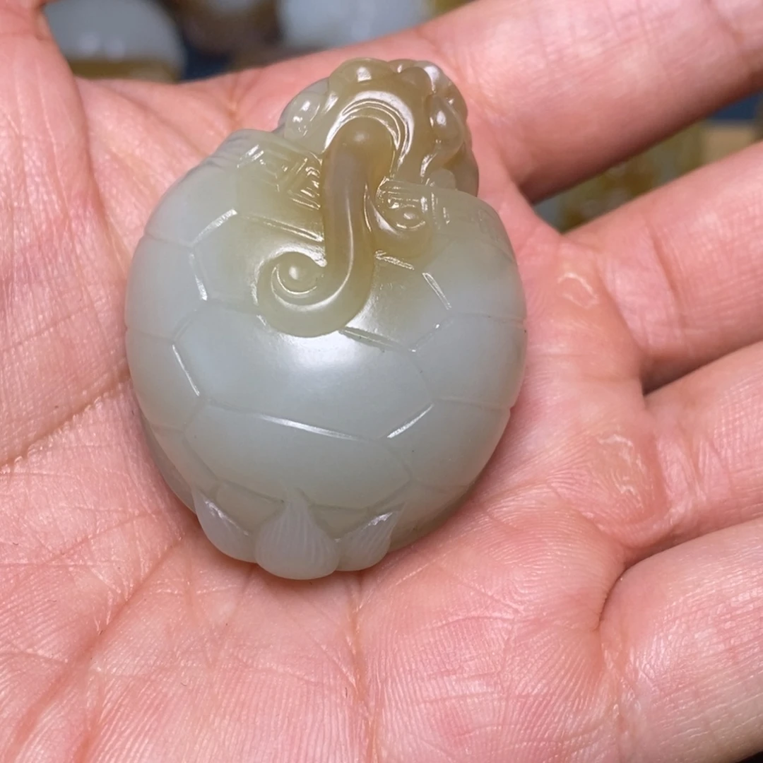 小***河吊坠(不含链)未镶嵌和田玉（糖玉）