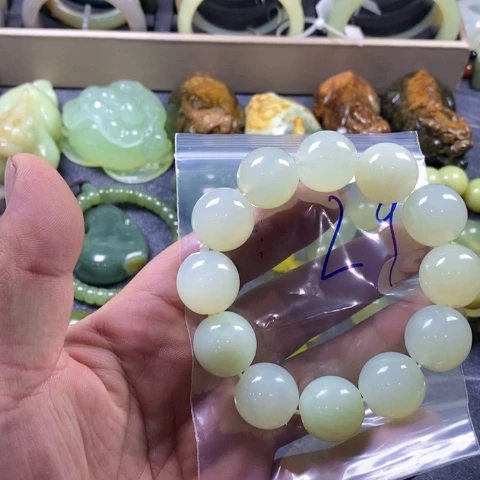 未镶嵌蛇纹石玉手链