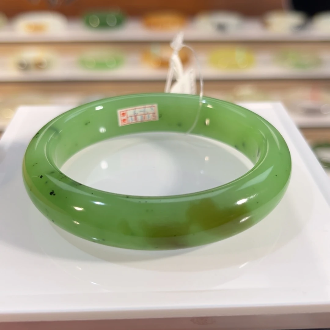 暖****和田玉未镶嵌手镯