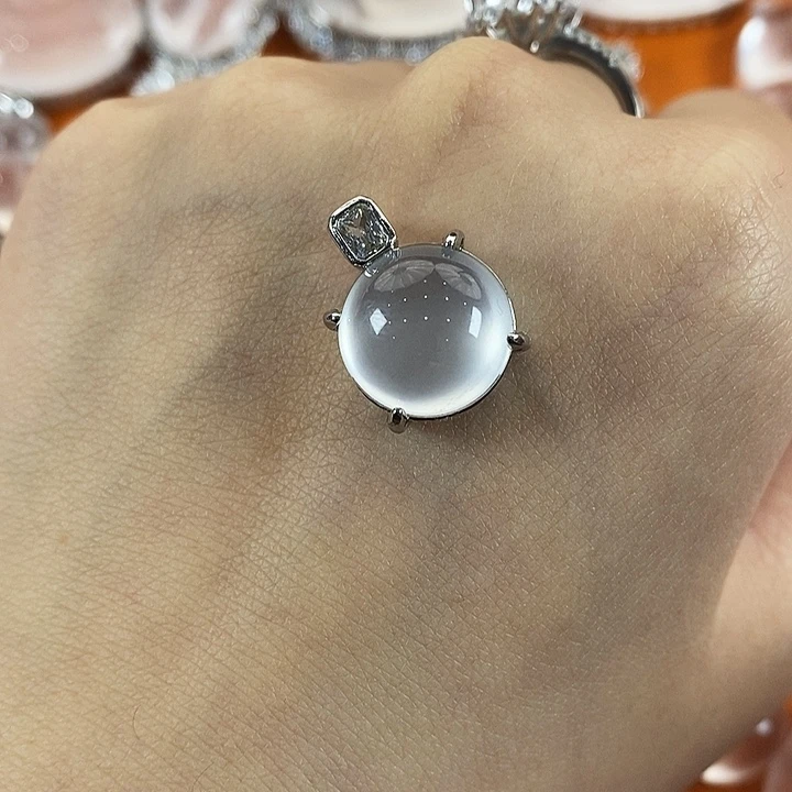 石英质玉合金颈饰