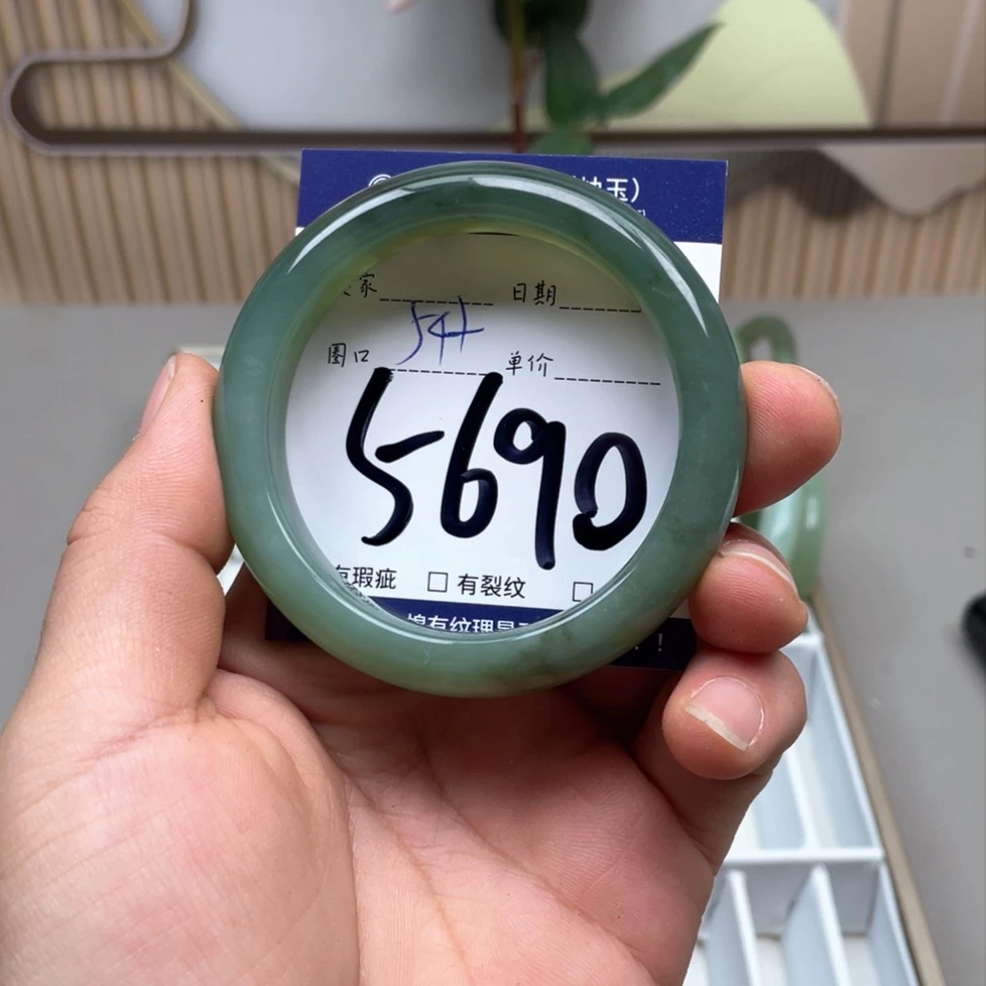 岫玉手镯手镯未镶嵌