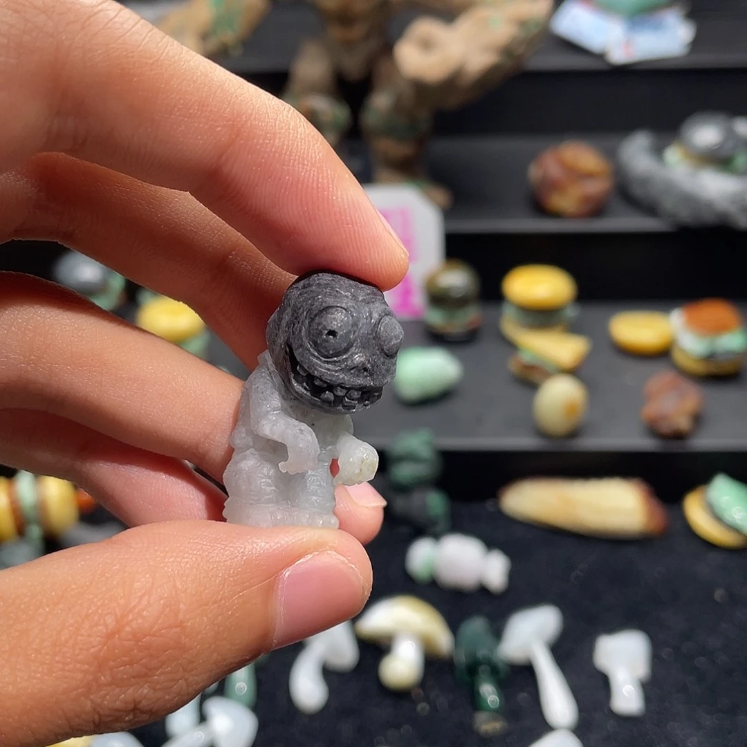 D***I翡翠未镶嵌颈饰阿僵