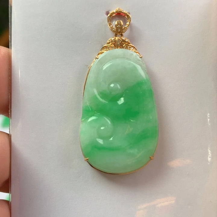 翡翠18K金镶嵌颈饰翡翠吊坠
