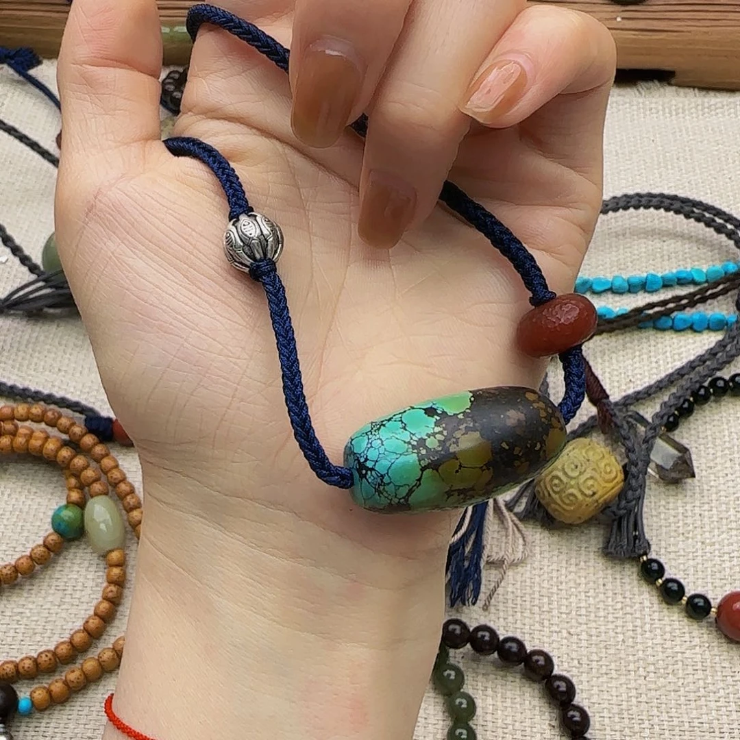 蛇纹石玉未镶嵌颈饰张*