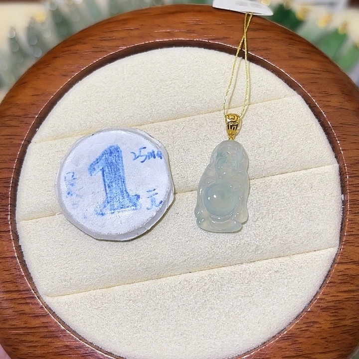 翡翠18K金镶嵌颈饰财神