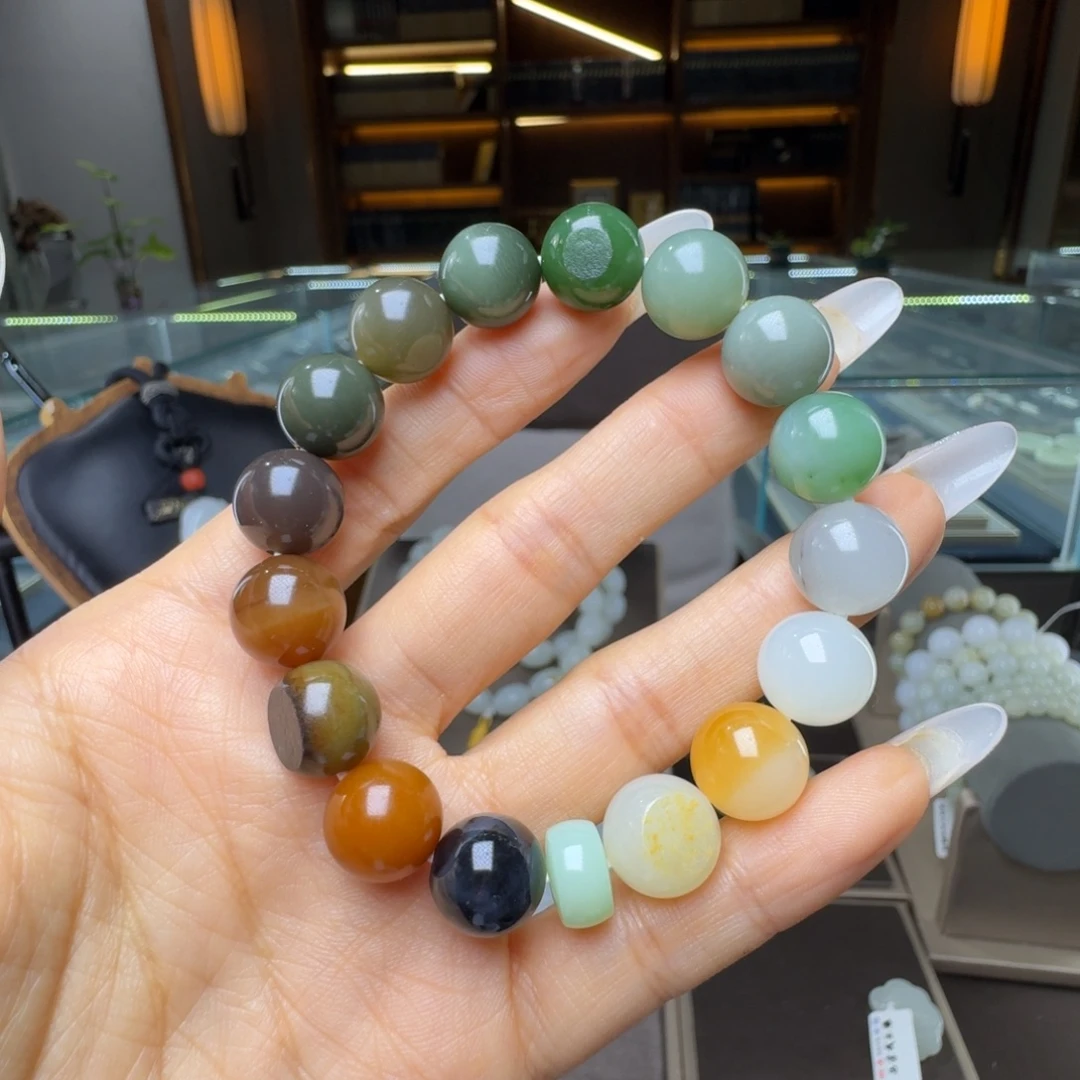 万***象和田玉未镶嵌颈饰