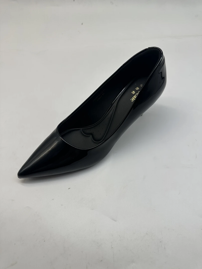 1979女鞋漆皮细跟单鞋