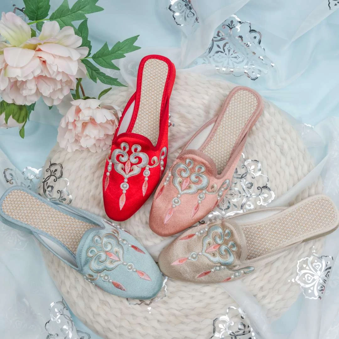 原创民族风设计时尚百搭浅口透气立体装饰布鞋绣花鞋女723-22