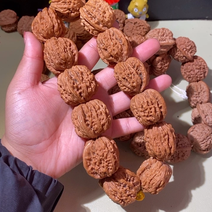 文玩核桃手串……18