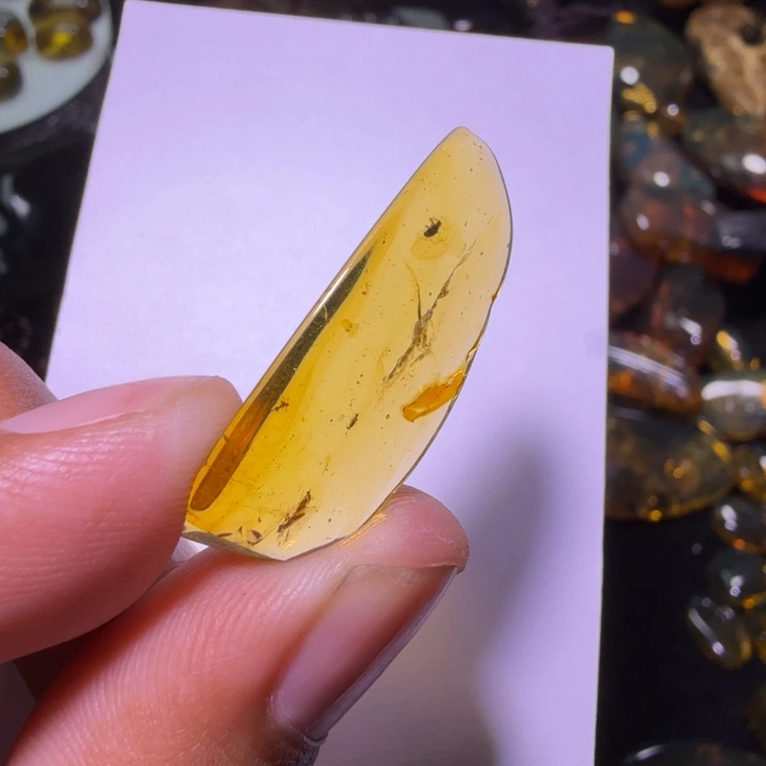 天***勤琥珀未镶嵌裸石，，，