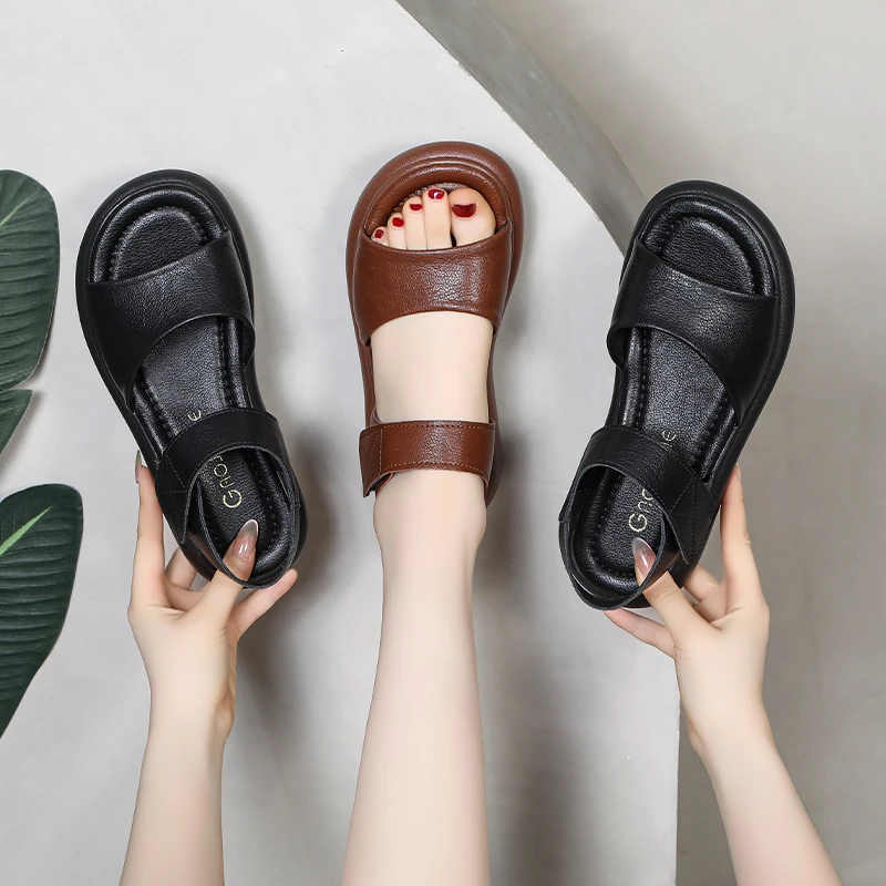 休闲平底凉鞋女2025夏季新款复古风百搭软底透气罗马凉鞋大码4142