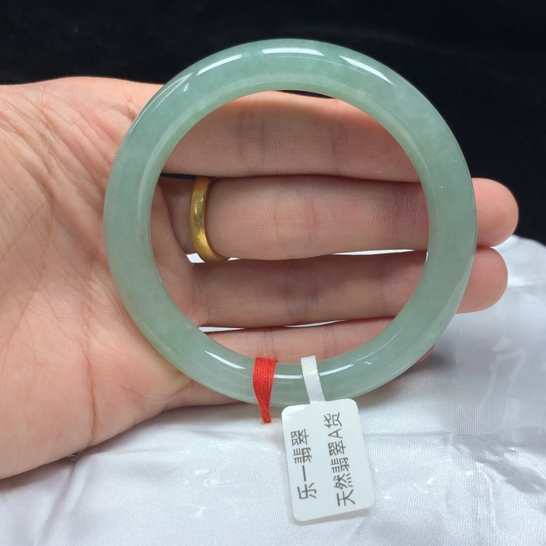 翡翠未镶嵌手镯（圆镯）55.6