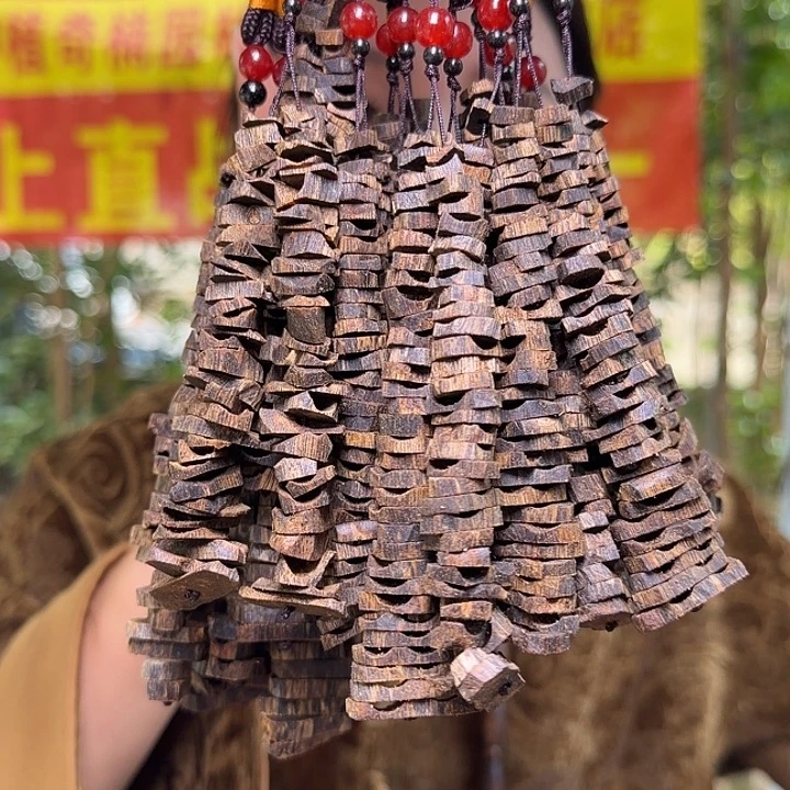 沉香吊坠海南莺歌绿奇南天然沉水车挂多样性发其一19克