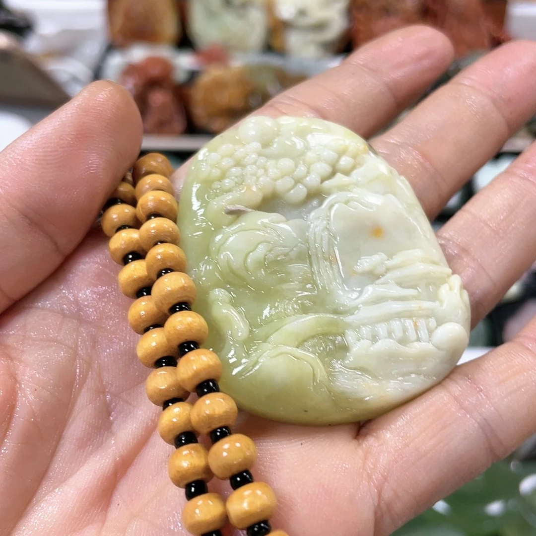 蛇纹石玉颈饰合金