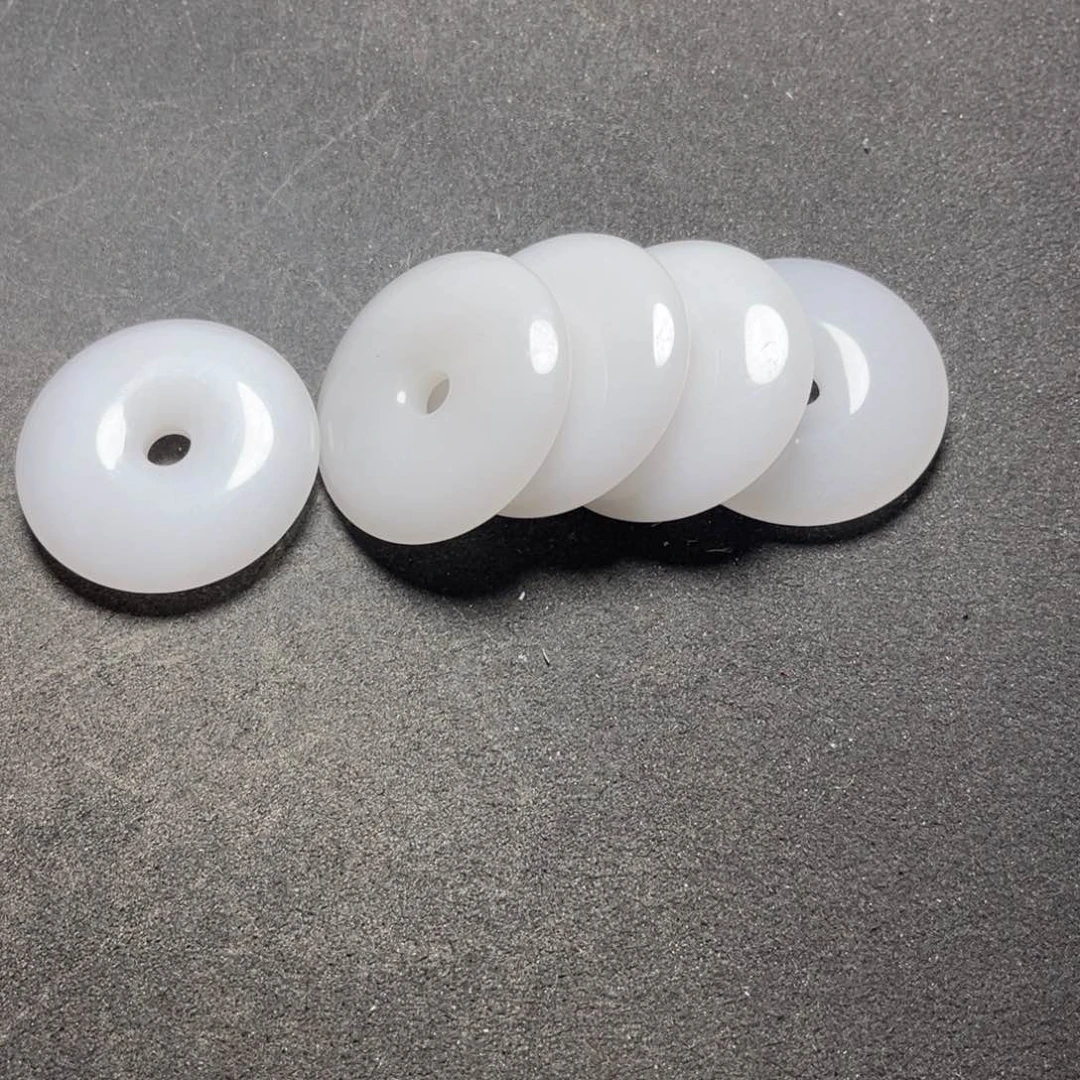 颈饰未镶嵌石英质玉青*斋