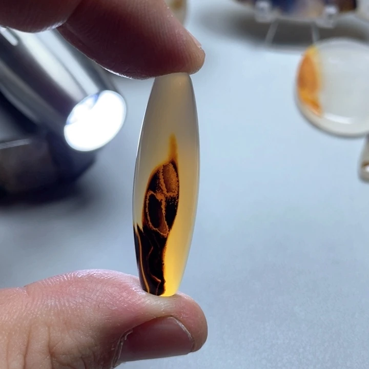 玛瑙/玉髓颈饰未镶嵌农**歌