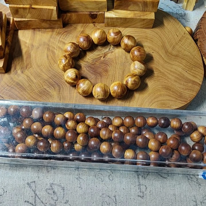 独*笑太行崖柏手工艺品